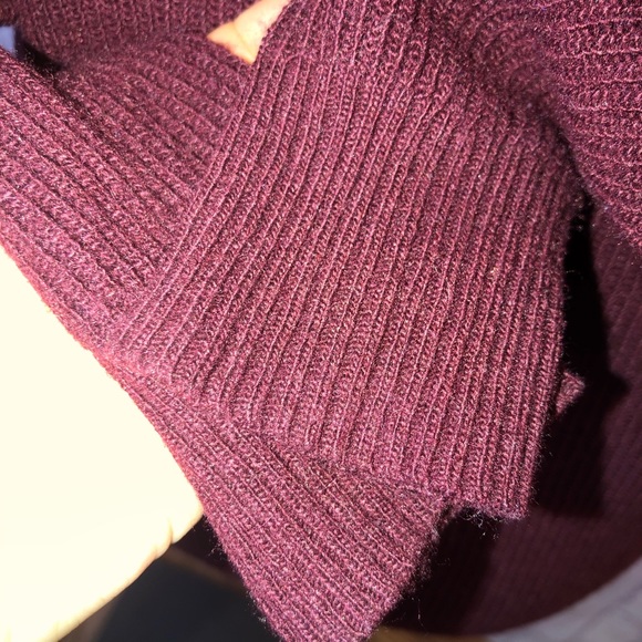 Madewell Maroon oversize v-neck sweater. Small - Picture 6 of 8